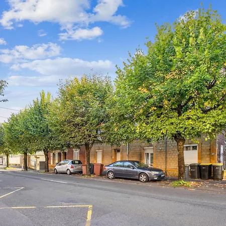 Budget Downtown With Parking