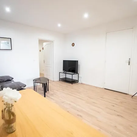 Budget Downtown With Parking Apartment